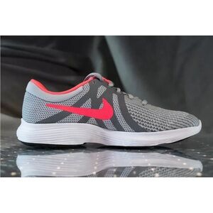 NIKE REVOLUTION 4  shoes for girls, NEW & AUTHENTIC, US size (YOUTH) 4